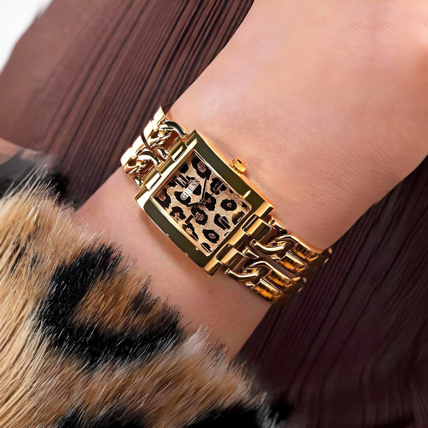 ساعة GUESS النسائية باللون الفضي الكامل | GW0528L1