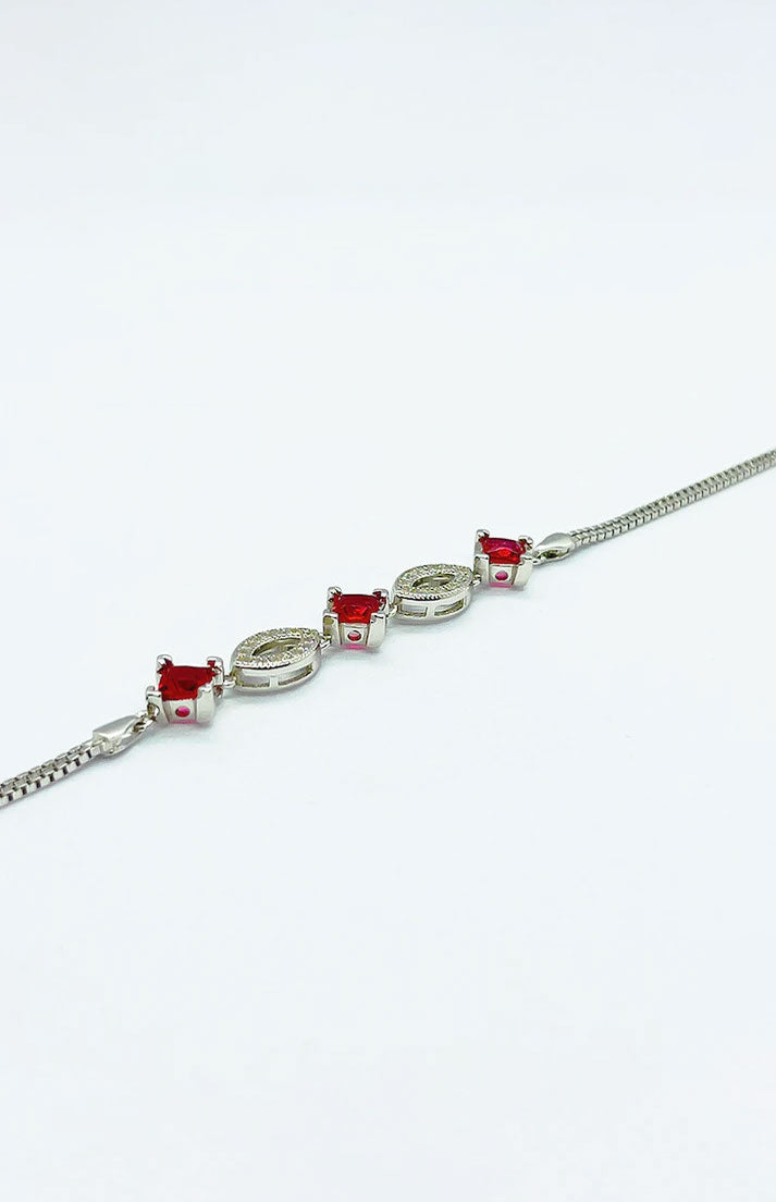 سوار بثلاثة أحجار حمراء جميلة