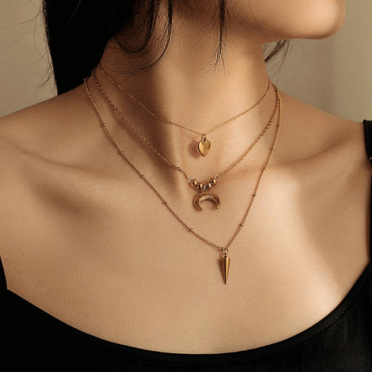 قلادة من ثلاث سلاسل ذهبية