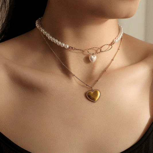 Golden heart necklace with pearls