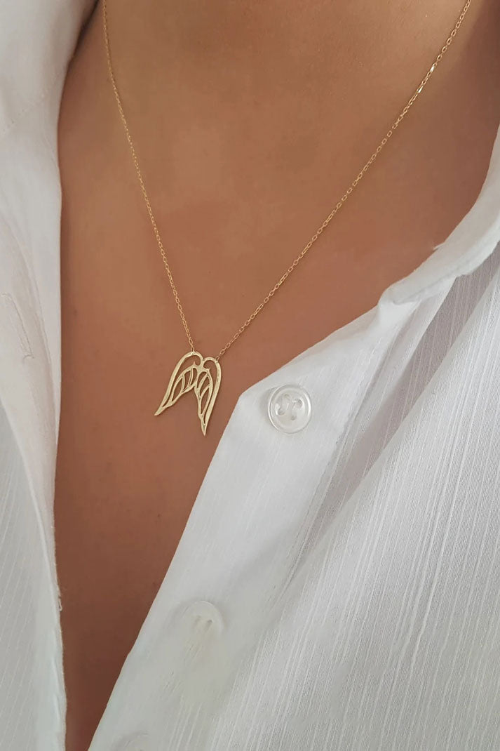 قلادة اجنحة الملاك