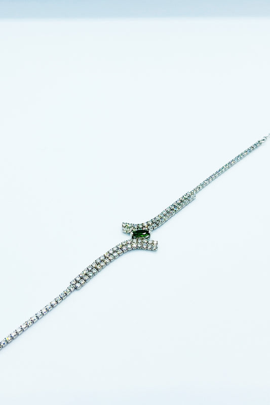 سوار أنيق بحجر جميل