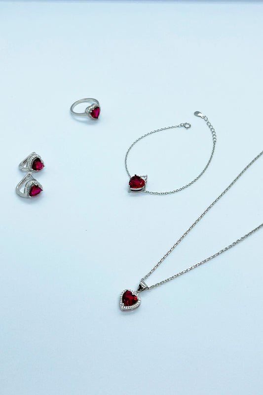 مجموعة قلب حمراء جميلة