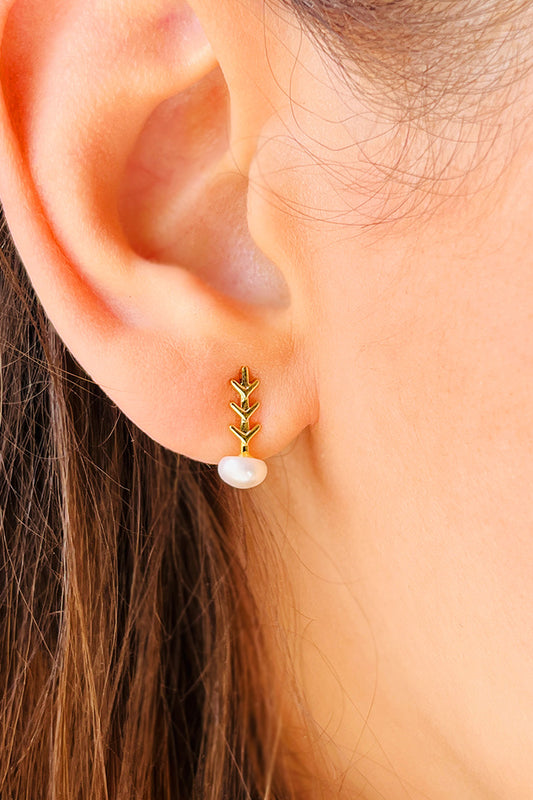 قرط بسيط بحجر أبيض