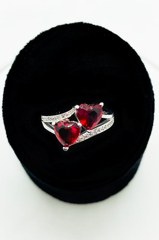 قلبين في خاتم فضة