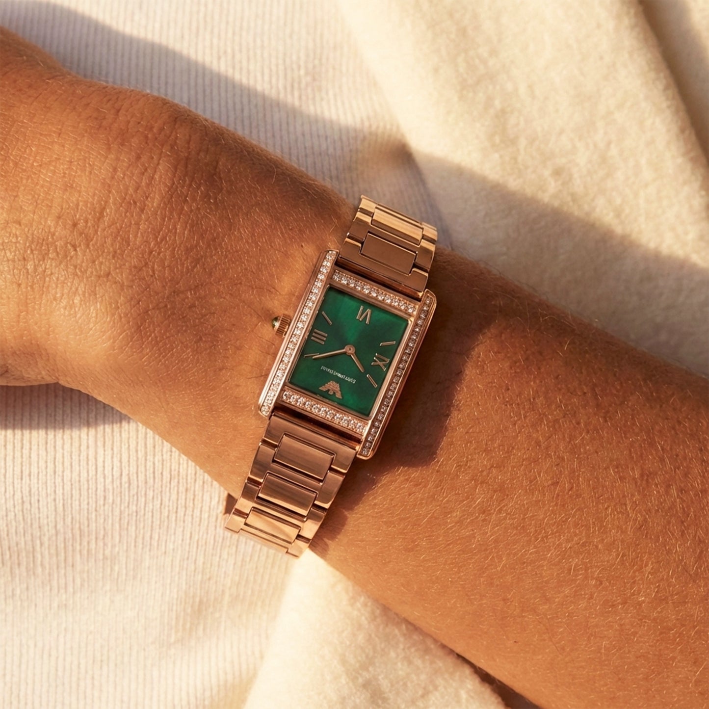 ساعة جيويا للسيدات باللون الفضي والذهبي الوردي