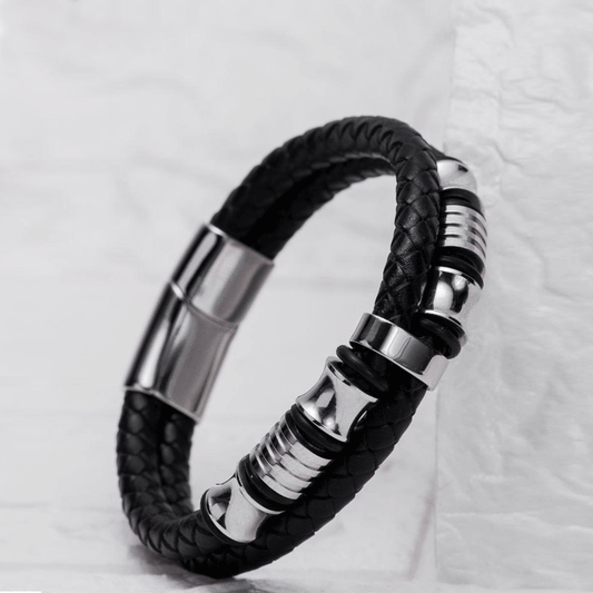 Distinctive leather bracelets