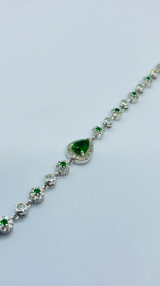 Elegant bracelet with green zircon